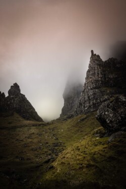 Landschaftsaufnahme Bergen und Nebel - Whisky Geschichten